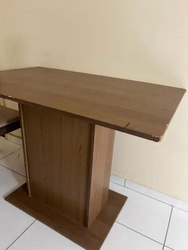 Mesa sem cadeiras