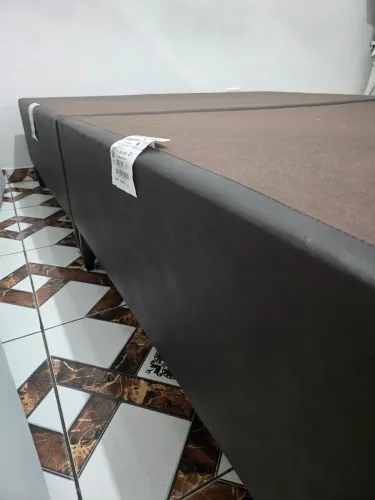 Base Sommier Cori Brown da Ortobom, no tamanho Queen Size (158 cm x 198 cm).