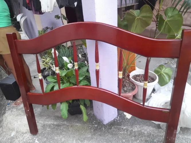 Cama de madeira 
