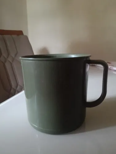 Caneca verde oliva