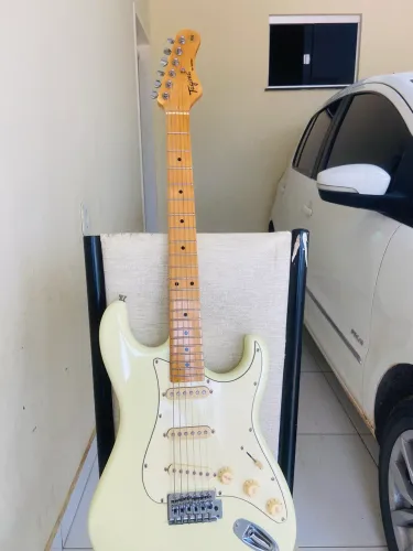 Guitarra tagima t530
