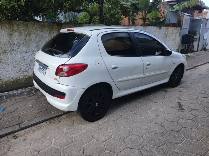 Peugeot 207 XR 1.4 Flex 8V 5P 2010