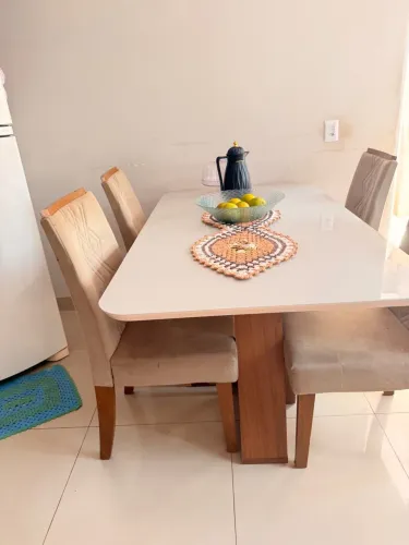 Mesa de jantar 6 lugares + 6 cadeiras - ótimo estado