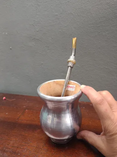 Cuia de chimarrão+ bomba. 35 reais