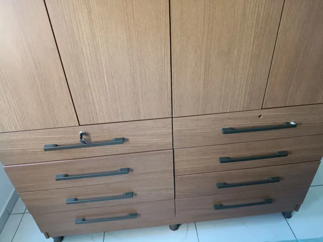Guarda-roupa 4 portas