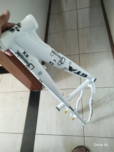 Bicicleta GTA aro 26 com 21 macha e freio a disco.