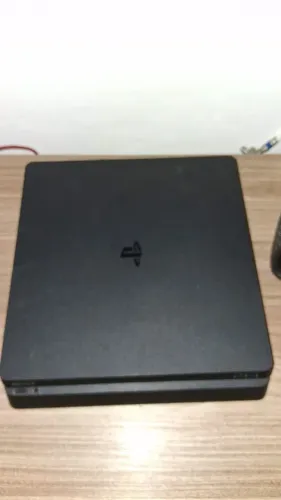 PS4 Slim 