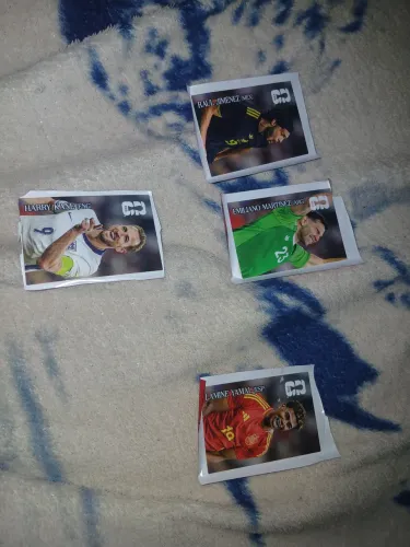 Figurinha de 3 reais um de cada