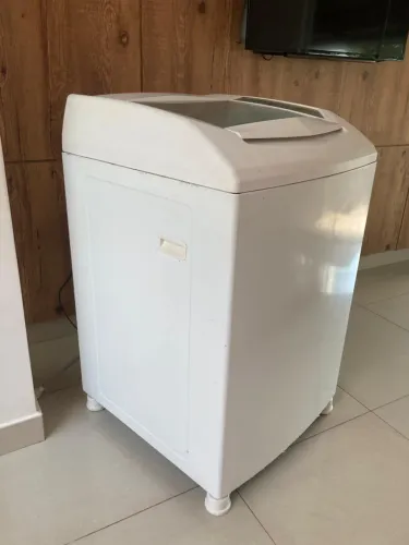 Vende-se uma máquina de 10 KG Brastemp