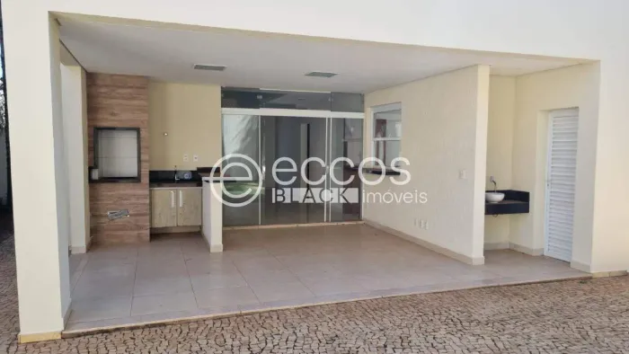 Casa em condomínio para aluguel, 3 quartos, 3 suítes, 2 vagas, Granja Marileusa - Uberlând