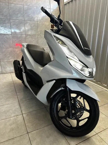 PCX 2025 apenas 5 mil km 