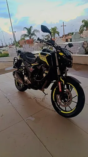 Fz15 2023 emplacada