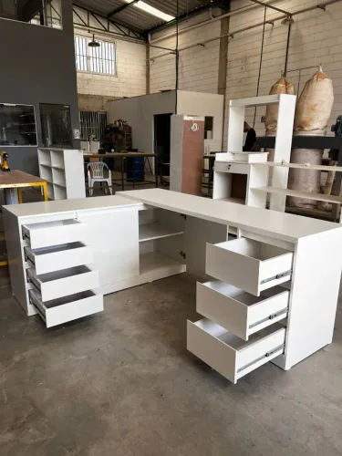 Mesa em L Personalizada tampo 30mm 150x200x50