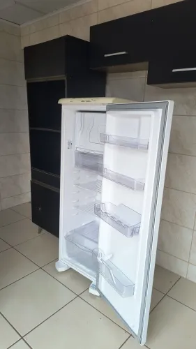 Alugo Apartamento na barra do sambaqui.para casal,ou solteiro (a).