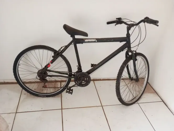 Bicicleta no estado.