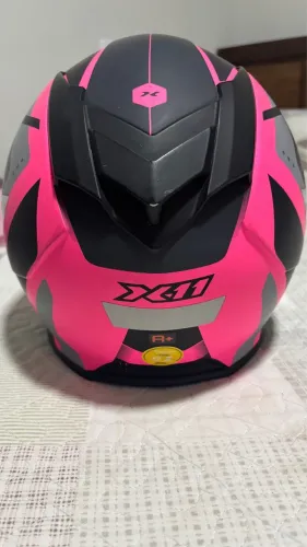 Capacete X11 tamanho 56 sendo uma fume e uma cristal