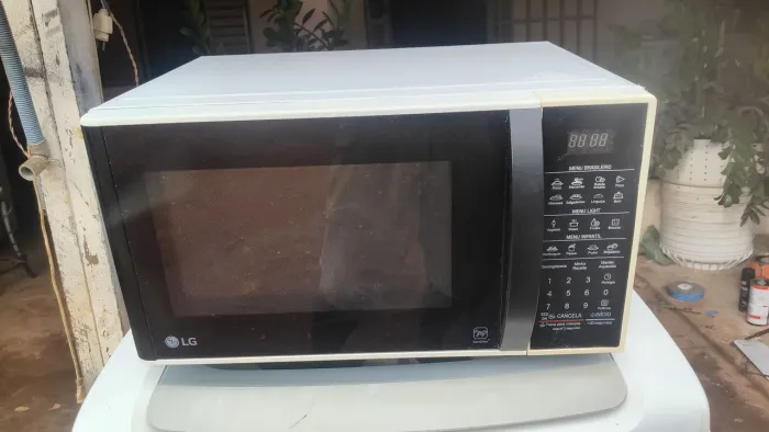 micro-ondas LG 30 l ótimo estado de conservação não tem nenhum risco r$ 250