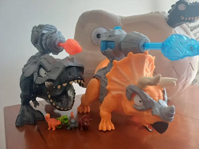 Dino e island T-rex battles