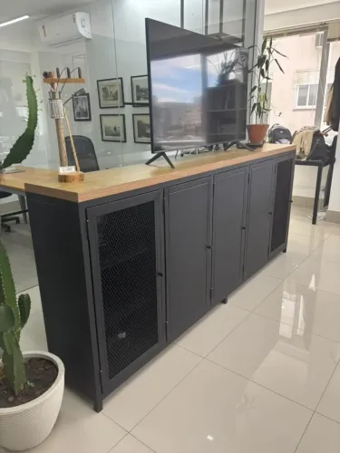 Aparador Industrial Tok&Stok Ferro 5 Portas - Tampo Madeira - Seminovo