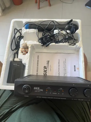Microfone sem fio SKP Pro Audio UHF-271 Dual Channel