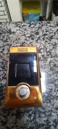 Pedal afinador de guitarra e baixo Korg pitchblack limted edition.