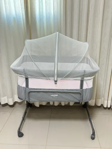 Berço Co-bed Voyage , acopla na cama .