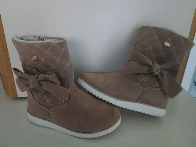 Bota infantil semi nova