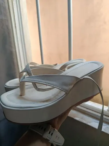 Desapego Sandália Off white tamanho 35