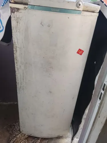 Vendo geladeira funcionando perfeitamente por 400_