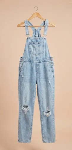 Macacão Jeans Estiloso e Super Conservado!