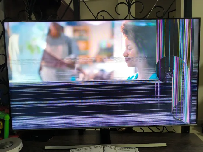 TV Samsung Q70T (tela quebrada)