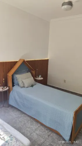 CAMA DE MADEIRA PINUS - MODELO CASINHA