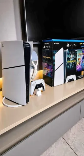 Vídeo game está completo acompanha caixa controles e um fone de ouvido e jogos