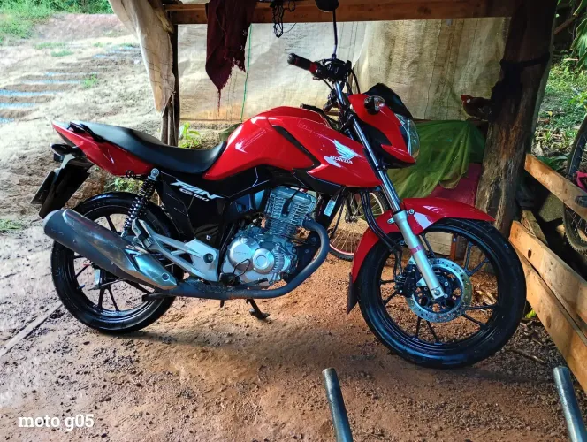 Troco essa moto num carro 