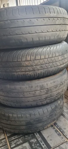 04 Pneus de medida 175/65R15 50% de vida útil 