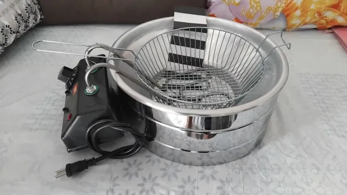 Vendo fritadeira elétrica 5 litros 