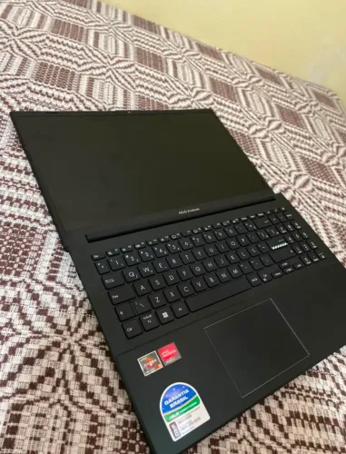 Notebook ASUS VivoBook Ryzen 5 à venda!