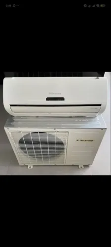 Ar condicionado Eletrolux 9.0000 BTUs funcionando perfeitamente instalado 