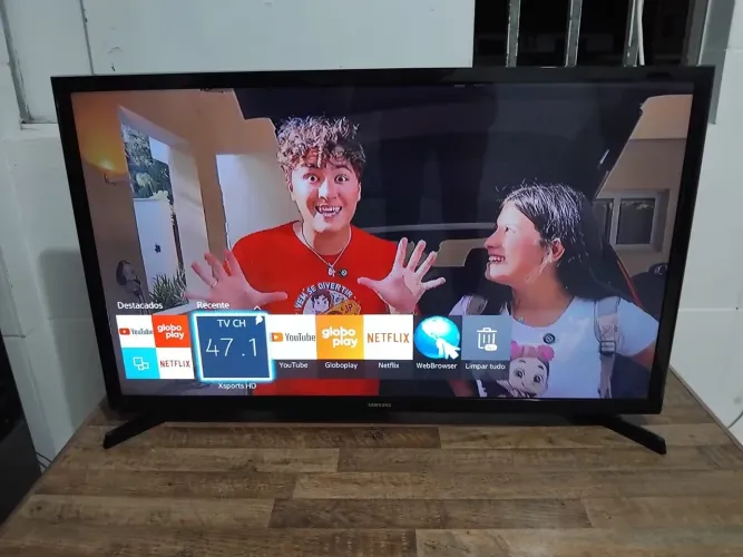 Vendo TV smart 32 polegada , funcionando tudo perfeitamente imagem impecável 