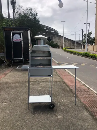 Churrasqueira para espetinho / carrinho de churrasco