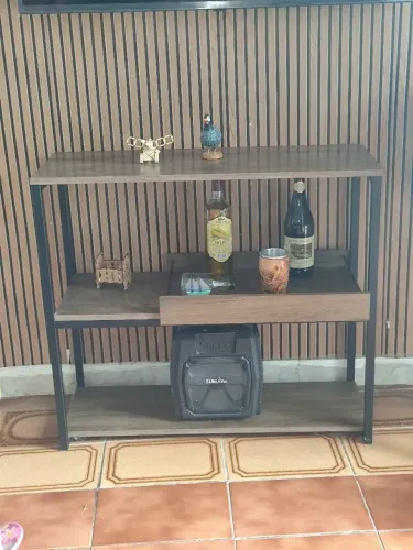 Aparador com bandeja removível para cozinha e sala.