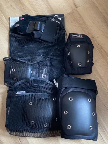 Capacete e kit de proteção para patins