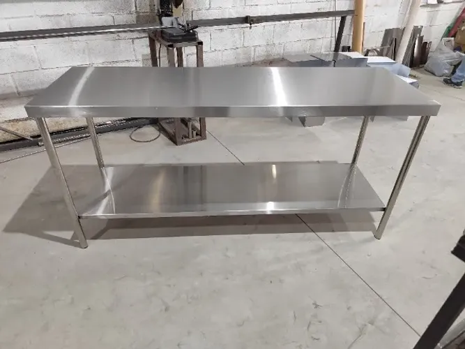 Bancada inox 1,80×0,70×0,90 c/ prateleira