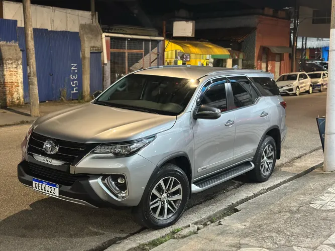 Toyota Hilux SW4 SRX 4X4 2.8 TDI 16V Dies. Aut. 2017