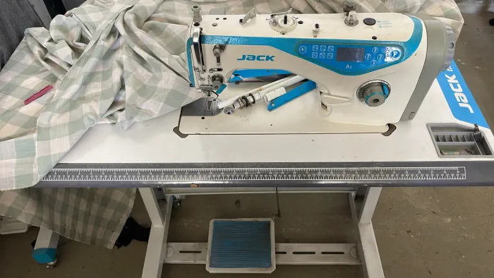 Máquina de costura jack A4 eletrônica 