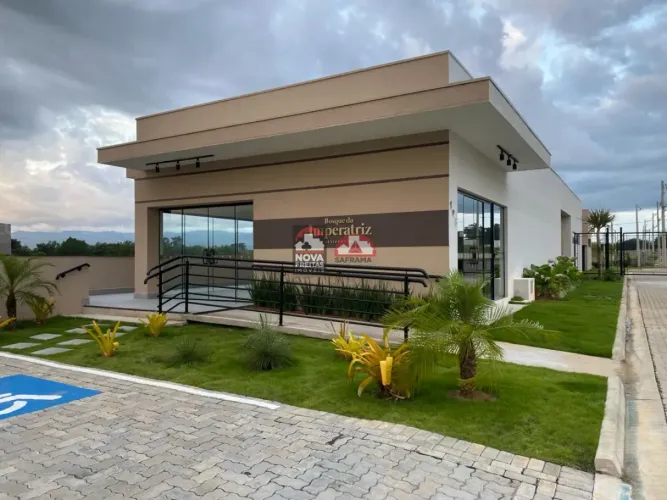Terreno Padrão em Condomínio em Pindamonhangaba