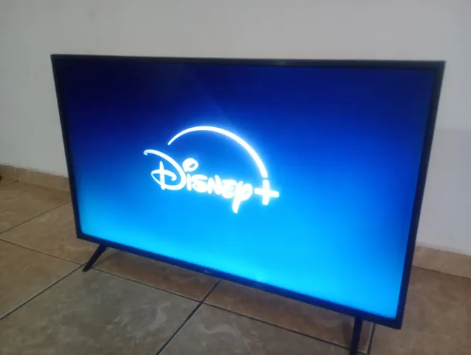 vendo essa tv 43 polegadas smart 4k 