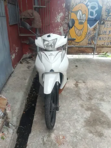 Vendo moto toda nova