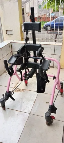 Andador/ estabilizador terapêutico