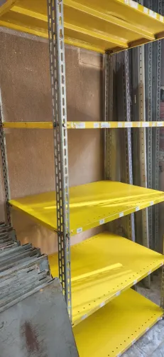 Estante industrial 60cm usada capacidade 80kg por bandeja lote 45 jogos com 5 bandejas